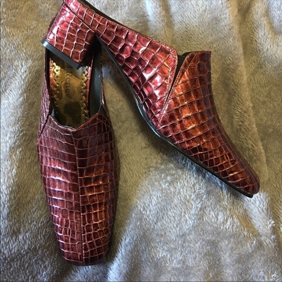 J Renee Burgundy Croc Mules Size 8 - Picture 2 of 8